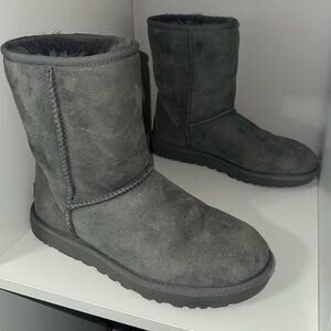 UGG Women’s Grey Classic Short II Boot. Size 9. Great Condition!
